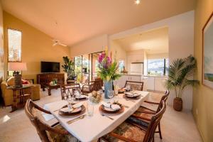 a dining room with a table and chairs at Wailea Ekahi 17D · WEK 17D Wailea Retreat w Ocean View Pool AC in Wailea