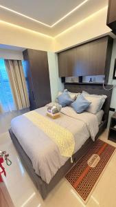 a bedroom with a large bed in a room at LM50L2 horizon101 cebu in Cebu City +16 photos