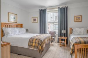a hotel room with two beds and a window at Blue Swallow in Penrith