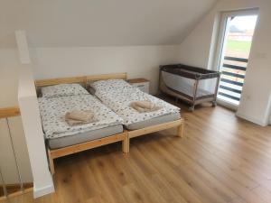 a bedroom with two bunk beds and a window at Domki letniskowe - U muzykanta in Chocianowice