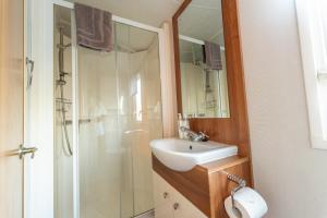 Bilik mandi di Captain's Quarters B67 +32 gambar