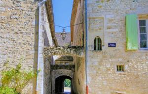 an alley in an old stone building with a tunnel at Wellness Cathédrale Loft in Viviers +12 photos