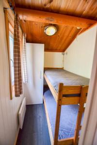 a room with a bunk bed in a tiny house at First Camp Haganäset - Charlottenberg in Åmotsfors
