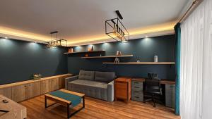a living room with a couch and a desk at Timeless Comfort in Sfântu-Gheorghe