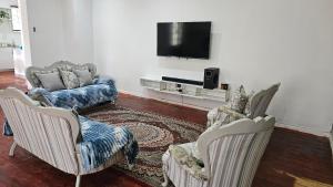 TV a/nebo společenská místnost v ubytování Anashe Home