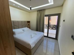 Postel nebo postele na pokoji v ubytování NADOR PALACE Appt Hôtel