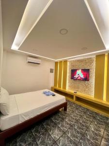 Μια τηλεόραση ή/και κέντρο ψυχαγωγίας στο Hostal Las Orquideas 2