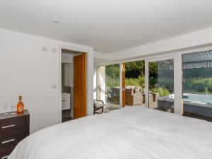 Ένα ή περισσότερα κρεβάτια σε δωμάτιο στο Waterside Lodge Thirteen - Uk11853