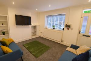 TV a/nebo společenská místnost v ubytování Affordable 4-Bed House Near Sellafield