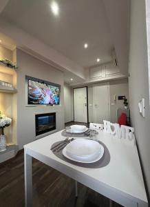 Μια τηλεόραση ή/και κέντρο ψυχαγωγίας στο La Casa dello Stretto