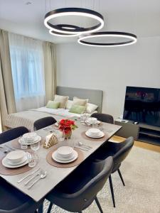 a dining room with a table with chairs and a couch at Stylish Stadlau Apartment - Free Parking in Vienna