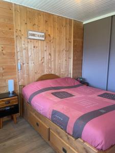 Postel nebo postele na pokoji v ubytování Panoramic Mountain View Apt, 65m2 with Parking, 6 guests