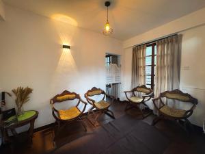 Χώρος καθιστικού στο The Urban Hideout