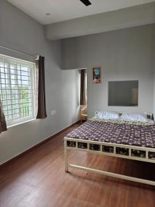 En eller flere senge i et værelse på AVANI Stays