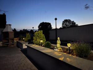 a garden with plants and lights on a fence at Nature et évasion in Houdancourt