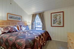 a bedroom with a bed and a window at 11 Pine Mt in Sunriver