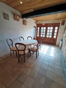 a dining room with a table and chairs in a room at Habitación Doble Azul Baño Privado Cartes in Cartes