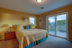 a bedroom with a bed and a large window at Northern Lights in White Salmon