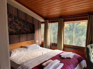 Postel nebo postele na pokoji v ubytování Ayder Hotel + 21 fotografií