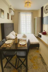Postel nebo postele na pokoji v ubytování Luxury poolview condo with pool access!