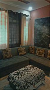 Posezení v ubytování PHA block E5 flat 4