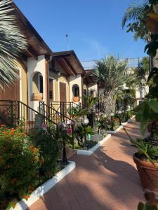 a courtyard of a house with flowers and plants at Hotel 2000 in Giugliano in Campania