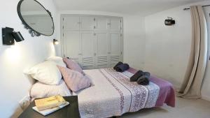 a bedroom with a bed with a table and a mirror at Apartamento, Arena, Primera linea Mar, sea views in Playa Honda