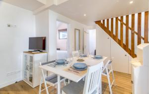 Μια τηλεόραση ή/και κέντρο ψυχαγωγίας στο Maison Accès Plage Direct