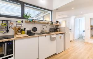 Η κουζίνα ή μικρή κουζίνα στο Maison Accès Plage Direct