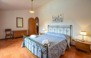 a bedroom with a bed with a blue bedspread at Amazing Home In Castellabate With Wifi in Castellabate