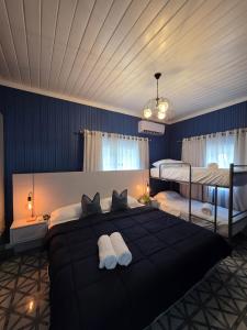 Ένα ή περισσότερα κρεβάτια σε δωμάτιο στο Sonador River, Peace Retreat, Mountain, Pool