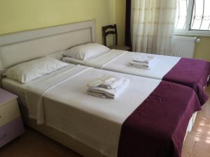 Cama o camas de una habitación en Villa d'Or Hotel