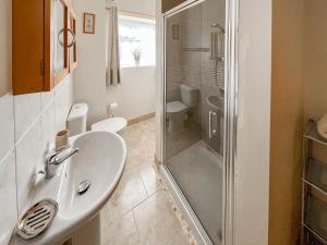 a bathroom with a sink and a shower at The Pottery in Horncastle +2 photos