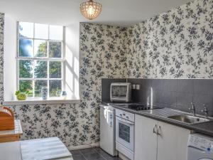 Kuchyň nebo kuchyňský kout v ubytování Hayfield - Uk35890