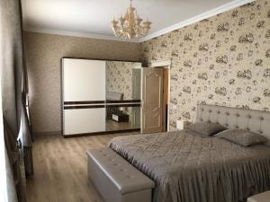 En eller flere senge i et værelse på Mardakan Garden + 31 billeder