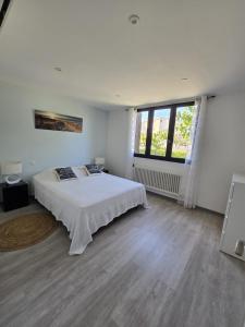 En eller flere senge i et værelse på Evasion Marine Plage Terrasse parking clim