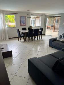 Posezení v ubytování Casa com piscina privativa condomínio , Barra do Jacuipe