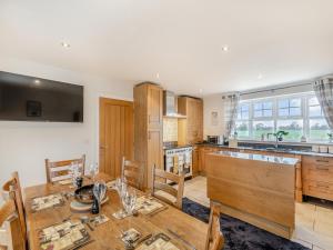 Kuchyň nebo kuchyňský kout v ubytování Nurseries Cottage + 19 fotografií