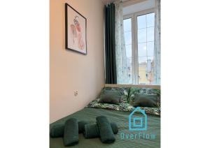 Ένα ή περισσότερα κρεβάτια σε δωμάτιο στο Jungle Room Old Town Gdansk