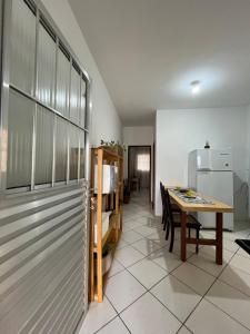 Kuchyň nebo kuchyňský kout v ubytování Casinha aconchegante à beira-mar