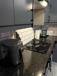 Η κουζίνα ή μικρή κουζίνα στο Marbella - Cozy studio in Heart of Table View +9 φωτογραφίες