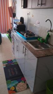 Kuchyň nebo kuchyňský kout v ubytování Budget bliss4 bnb Ruaka