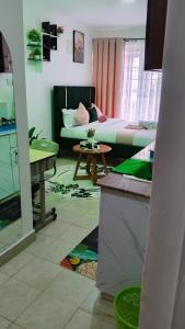 TV a/nebo společenská místnost v ubytování Budget bliss4 bnb Ruaka