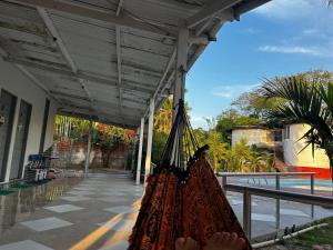 a hammock hanging from a building next to a courtyard at Hogar experience in Macapá