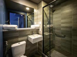 a bathroom with a toilet and a sink and a shower at Ibis Budget Balneario Camboriu in Balneário Camboriú