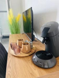 a desk with a printer and a plate with cups on it at Waldmohrer Hof in Waldmohr
