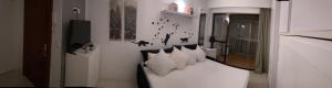 a living room with white walls and white pillows at Great Hostels Apartments Carihuela in Torremolinos
