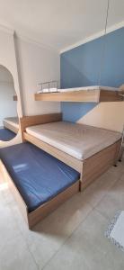 Ένα ή περισσότερα κρεβάτια σε δωμάτιο στο Apartamento Frente Mar com Piscina 500MB Mongaguá