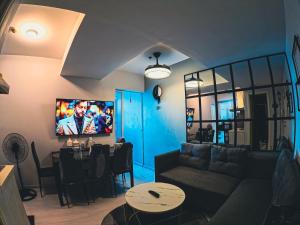 TV a/nebo společenská místnost v ubytování Celestial Shores Staycation at Azure Resort