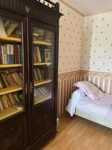 Ένα ή περισσότερα κρεβάτια σε δωμάτιο στο Maison de charme en centre ville +4 φωτογραφίες